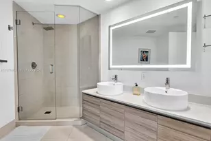 121 NE 34th St, Miami, FL 33137 - Photo 45