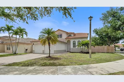 14422 N Royal Cove Cir, Davie, FL 33325 - Photo 1