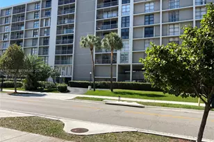 17600 N Bay Rd, Sunny Isles Beach, FL 33160 - Photo 35