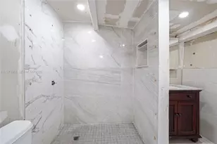 840 E 17th St, Hialeah, FL 33010 - Photo 13