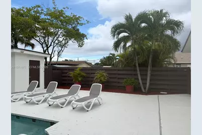 208 SW 2nd Ave, Hallandale Beach, FL 33009 - Photo 29