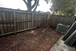 1529 SE 24th Ct, Homestead, FL 33035 - Photo 7