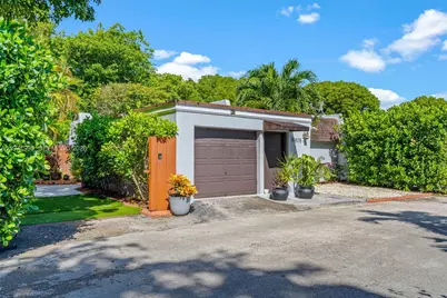 18805 W Lake Dr, Hialeah, FL 33015 - Photo 3