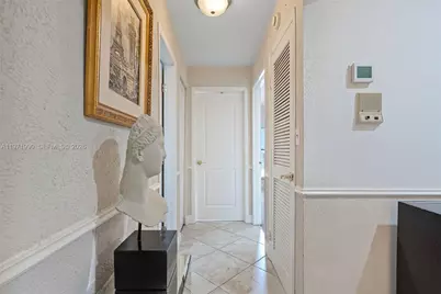 18805 W Lake Dr, Hialeah, FL 33015 - Photo 21