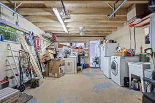 18805 W Lake Dr, Hialeah, FL 33015 - Photo 33