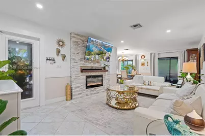 18805 W Lake Dr, Hialeah, FL 33015 - Photo 11