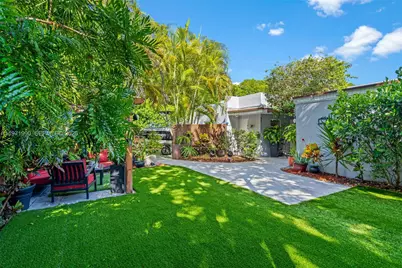 18805 W Lake Dr, Hialeah, FL 33015 - Photo 5