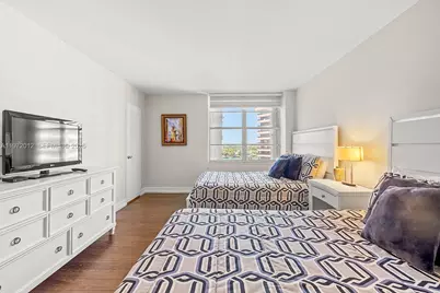 5161 Collins Ave #910, Miami Beach, FL 33140 - Photo 9