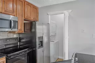 8613 Mallard Reserve Dr, Tampa, FL 33614 - Photo 9