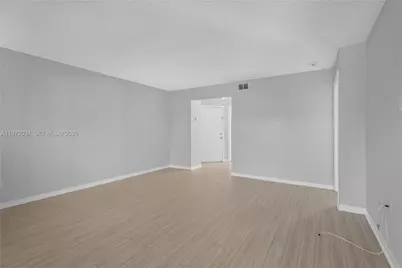 8613 Mallard Reserve Dr #102, Tampa, FL 33614 - Photo 5