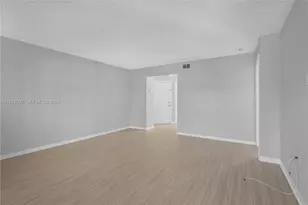 8613 Mallard Reserve Dr, Tampa, FL 33614 - Photo 5