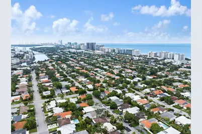 8819 Hawthorne Ave, Surfside, FL 33154 - Photo 33