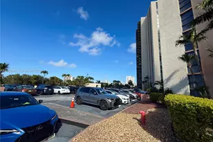 20335 W Country Club Dr, Aventura, FL 33180 - Photo 27