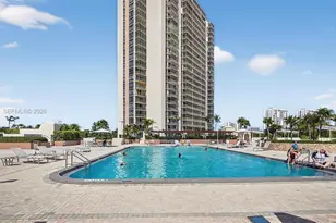 20335 W Country Club Dr, Aventura, FL 33180 - Photo 23