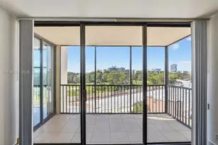 20335 W Country Club Dr, Aventura, FL 33180 - Photo 13