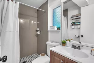 1064 NW 103rd St, Miami, FL 33150 - Photo 9