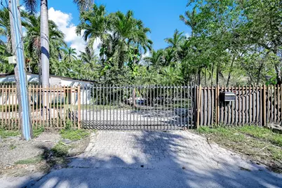 1025 NE 84th St, Miami, FL 33138 - Photo 9