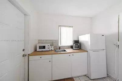 4318 E 8th Ct, Hialeah, FL 33013 - Photo 7