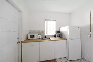 4318 E 8th Ct, Hialeah, FL 33013 - Photo 7