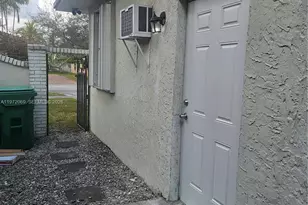6901 SW 95th Ave, Miami, FL 33173 - Photo 1