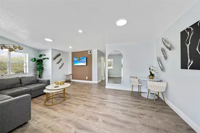 1051 NE 163rd St #2, North Miami Beach, FL 33162 - Photo 9