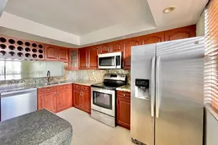 10000 NW 9th St Cir, Miami, FL 33172 - Photo 5