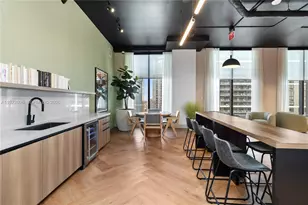 121 NE 5th St, Miami, FL 33132 - Photo 33