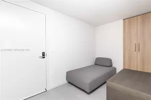 121 NE 5th St, Miami, FL 33132 - Photo 23