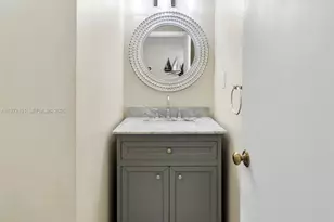 2555 Collins Ave, Miami Beach, FL 33140 - Photo 23