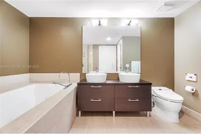 5875 Collins Ave #1004, Miami Beach, FL 33140 - Photo 11