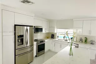 9230 SW 68th St, Miami, FL 33173 - Photo 7