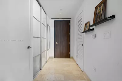 68 SE 6th St #3209, Miami, FL 33131 - Photo 3