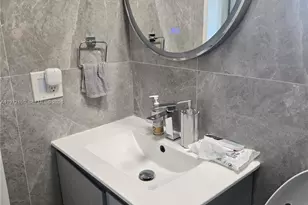 1067 W 37th St, Hialeah, FL 33012 - Photo 35