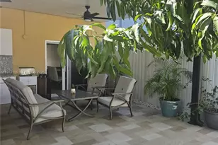 1067 W 37th St, Hialeah, FL 33012 - Photo 17