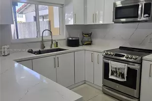 1067 W 37th St, Hialeah, FL 33012 - Photo 7