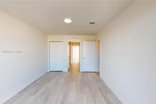 2555 NE 193rd St, Miami, FL 33180 - Photo 13