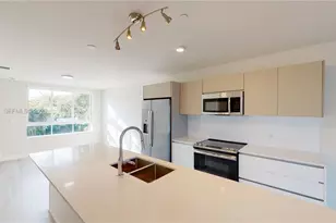 2555 NE 193rd St, Miami, FL 33180 - Photo 3