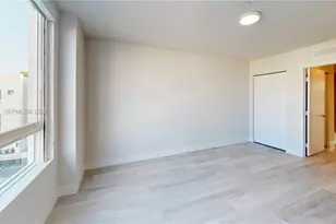 2555 NE 193rd St, Miami, FL 33180 - Photo 21