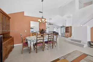 112 Camelot Ct, Royal Palm Beach, FL 33411 - Photo 17