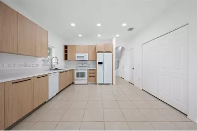 3019 NW 30th Ave, Oakland Park, FL 33311 - Photo 7