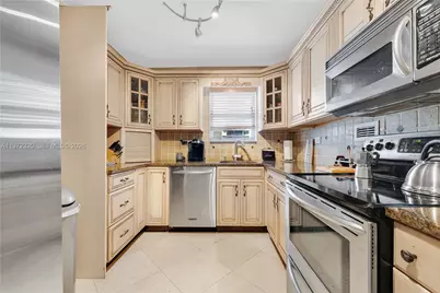 5555 Collins Ave #5B, Miami Beach, FL 33140 - Photo 9