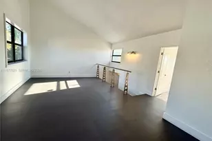 10231 Fontainebleau Blvd, Miami, FL 33172 - Photo 9