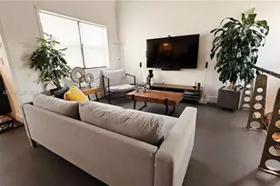 10231 Fontainebleau Blvd, Miami, FL 33172 - Photo 3