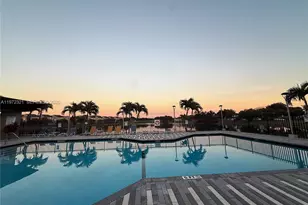 10231 Fontainebleau Blvd, Miami, FL 33172 - Photo 5