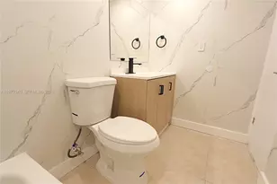 4550 NW 9th St, Miami, FL 33126 - Photo 15