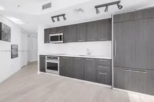 55 SW 9th St, Miami, FL 33130 - Photo 11