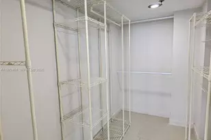 555 NE 15th St, Miami, FL 33132 - Photo 17