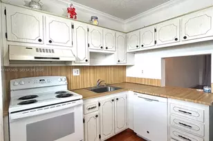 6005 Del Lago Cir, Sunrise, FL 33313 - Photo 3