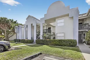 430 SW 113th Way, Pembroke Pines, FL 33025 - Photo 1