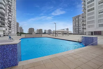 2780 NE 183rd St #1504, Aventura, FL 33160 - Photo 27